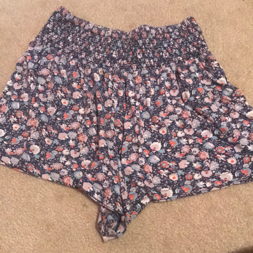 Floral stretchy shorts
